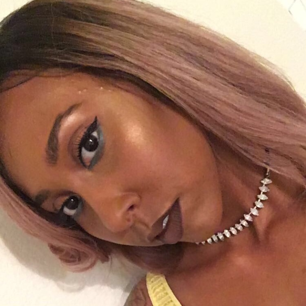 Meet your Posher, Dennaye